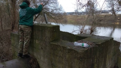 На річці Тетерів у Житомирському районі помітили маслянисті забруднення