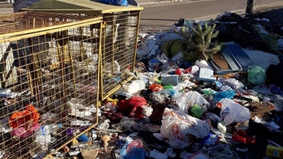 Жителі вулиці Короленка обіцяють зносити у міськраду сміття, щоб «пахло» міському голові