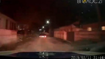Поліцейські оприлюднили відео погоні та затримання п’яного водія, який обікрав знайому