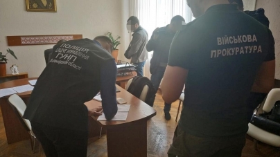 На Житомирщині поліцейські затримали посадовця після отримання хабара