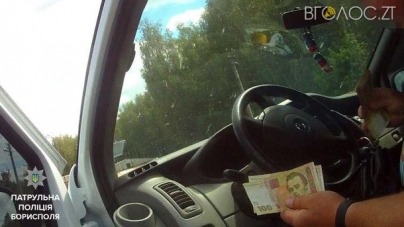 На Покровській затримали п’яного водія, який намагався заплатити гроші патрульним