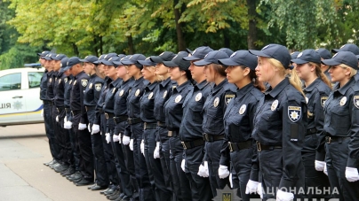 “Поповнення” у поліції: 22 дівчини та 33 хлопці у Житомирі урочисто склали Присягу