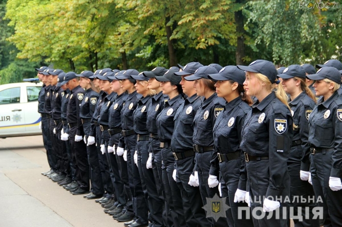 “Поповнення” у поліції: 22 дівчини та 33 хлопці у Житомирі урочисто склали Присягу