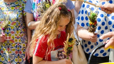 Як Житомиряни освячували квіти на Маковея (ФОТО)