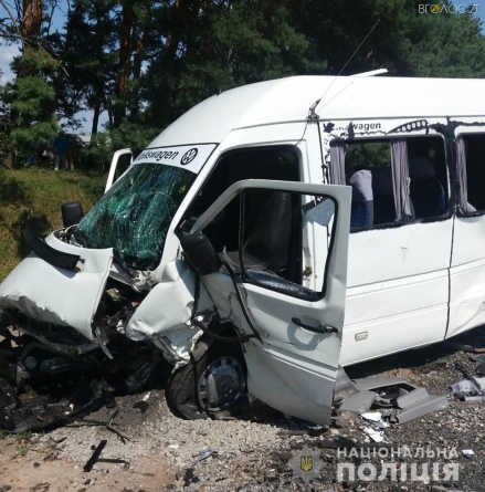 У Житомирському районі зіштовхнулись пасажирський мікроавтобус та легковик. Травми отримали 24 людини