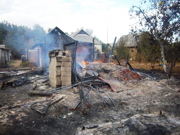 На Житомирщині селянин палив траву, а загорілося одразу 5 дач