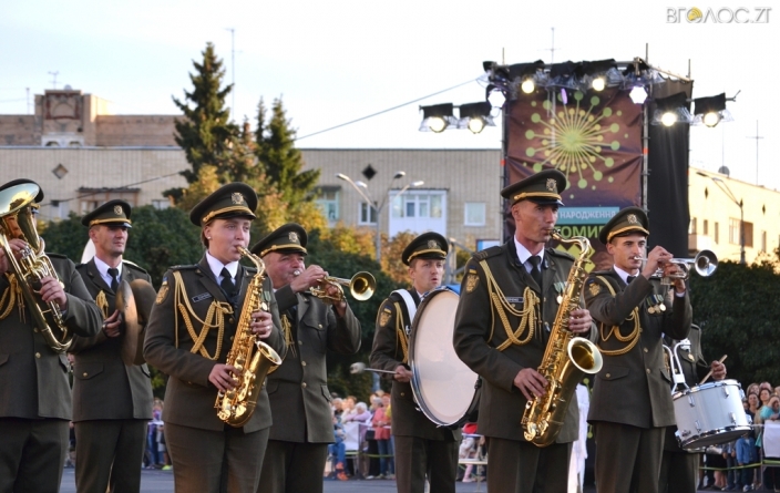 16 військових духових оркестрів всіх родів військ ЗСУ виступили у центрі Житомира