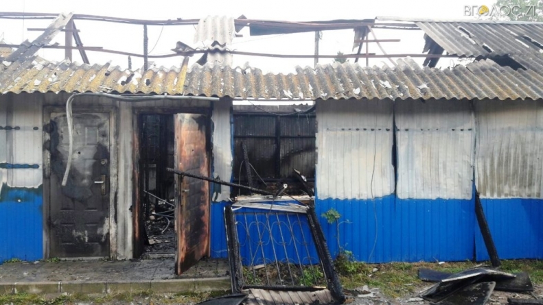 На Житомирщині згоріли кілька магазинів з одягом та продуктами