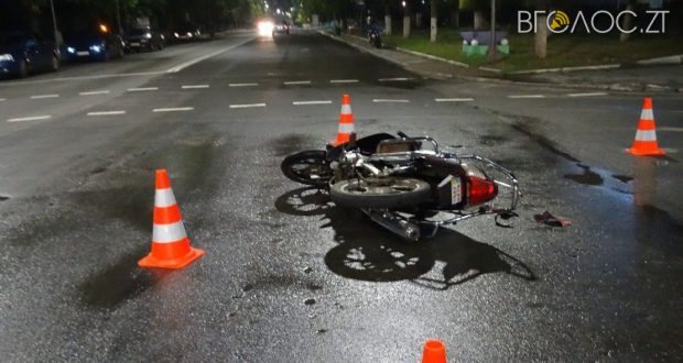 П’яний скутерист збив двох підлітків на пішохідному переході у Бердичеві