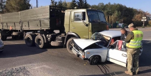 У Новограді КамАЗ зіштовхнувся з легковиком: троє людей постраждали