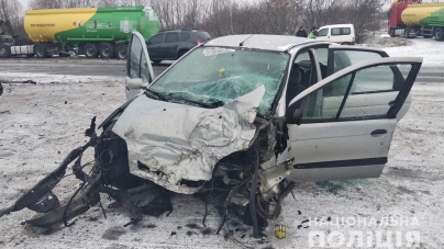 Два автопоїзда, вантажівка та легковик потрапили у ДТП під Новоградом: постраждала жінка