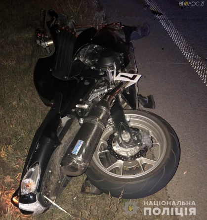 Під Житомиром розбився мотоцикліст, який влетів у вантажівку