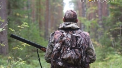 Конфлікт між єгерями та мисливцями: під час полювання на Житомирщині застрелили чоловіка