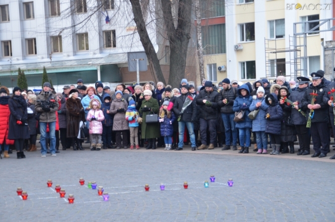 Перші особи області та міста проігнорували вшанування жертв голодомору у Житомирі (ФОТО)