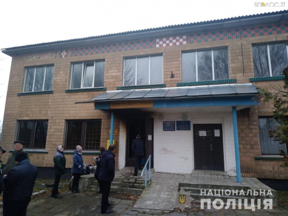 Поліція знайшла чоловіків, які обікрали та підпалили поштове відділення на Житомирщині