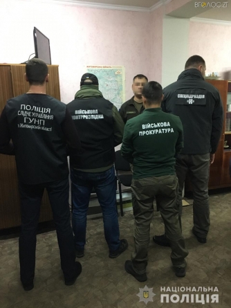 У Житомирі затримали військового комісара, який «відмазував» призовників від армії
