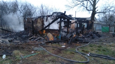 У Коростишівському районі дотла згорів дерев’яний будинок. Рятувальники знайшли обгоріле тіло