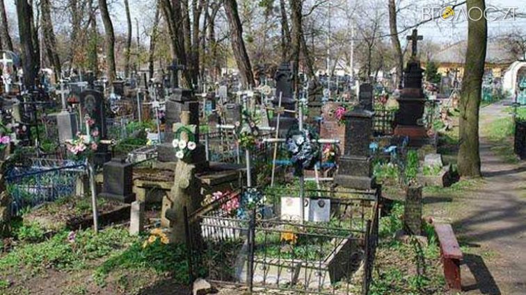 На період Великодніх свят та поминальних днів у Житомирі та Вересах закриють кладовища