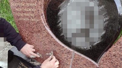 У Коростишеві поліцейські розслідують наругу над могилами