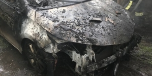 У Житомирі вщент згорів гараж з автомобілем