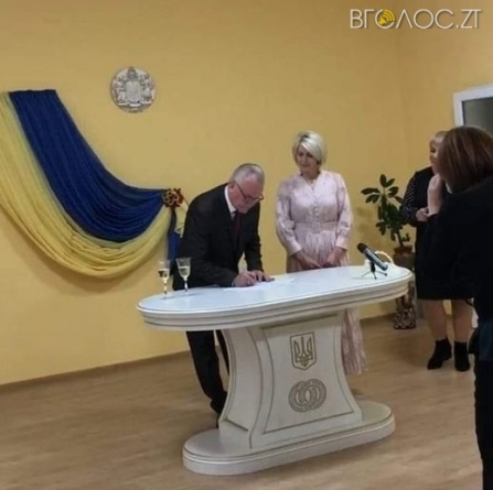 У день виборів екс-мер Новограда одружився з секретарем міської ради 
