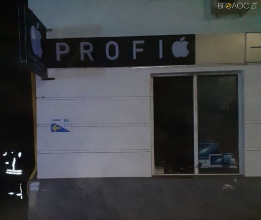 Горіли телефони, планшети, ноутбуки… У Житомирі сталася пожежа в магазині техніки