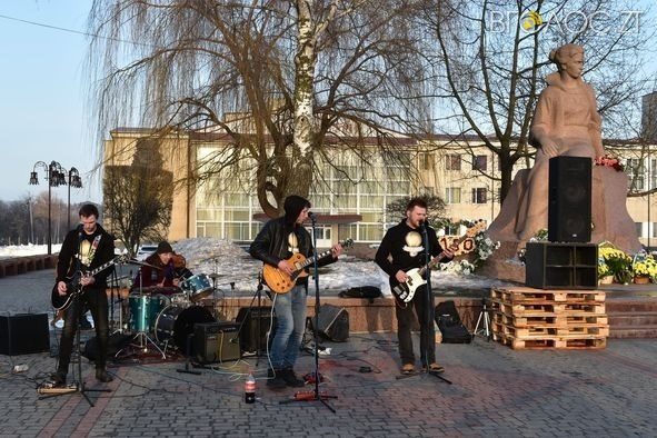 У Новограді просто неба відбулася «Лесина вечірка»