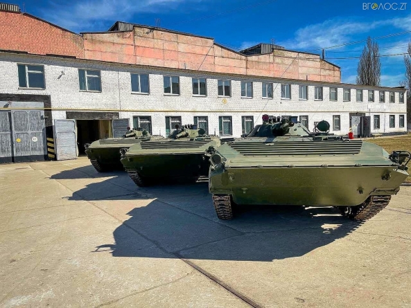 Житомирський бронетанковий завод підготував до передачі 26 БМП