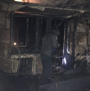 Жахлива пожежа у квартирі подружжя житомирян. Жінку вдалося врятувати, чоловік загинув