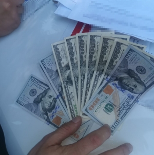 На Житомирщині іноземець пропонував посадовцю СБУ 2000$