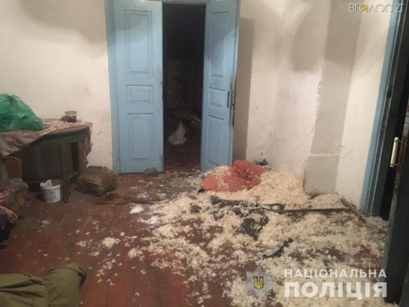 Радомишльський район: вночі п’яний чоловік вдерся до будинку односельця і влаштував бійку. Є жертви