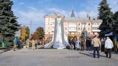 В Житомирі відкрили памятник захисників і захисниць України (ФОТО)