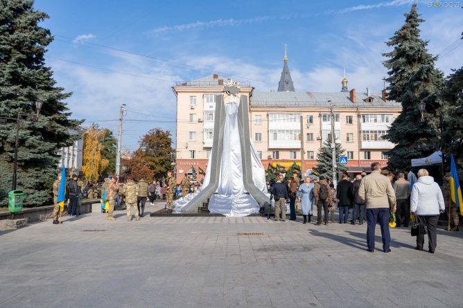 В Житомирі відкрили памятник захисників і захисниць України (ФОТО)