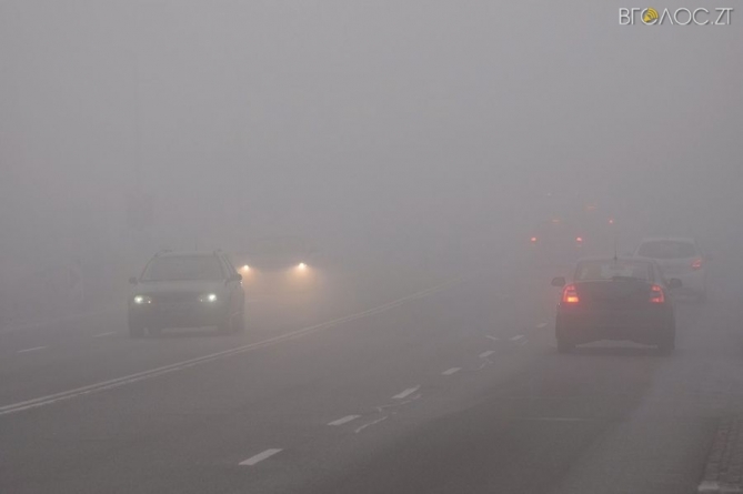 Житомирських водіїв просять утриматися від поїздок через туман та ожеледь