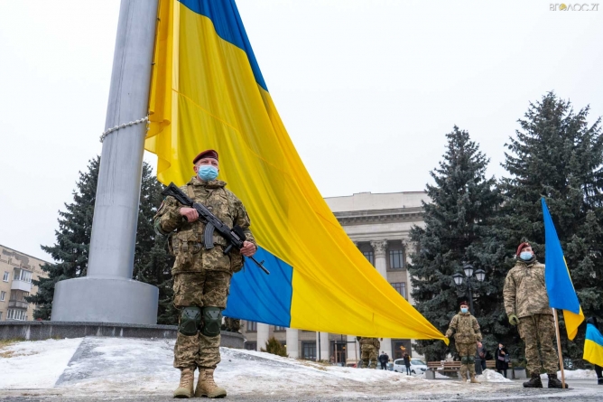 У Житомирі з нагоди Дня Єднання підняли прапор на майдані Соборному (ФОТО)