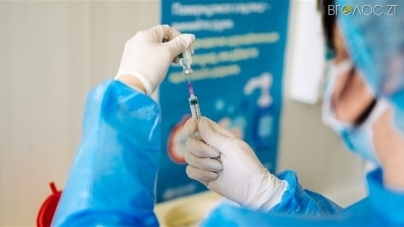 Півсотні медичних працівників Житомирщини відсторонили від роботи через відмову вакцинуватися