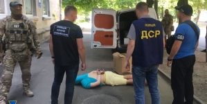 У Житомирі СБУ затримала «благодійника», який продавав гуманітарну допомогу