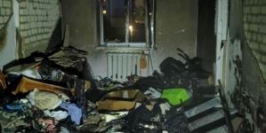 У Житомирі горіла квартира у багатоповерхівці: власницю розбудили собаки