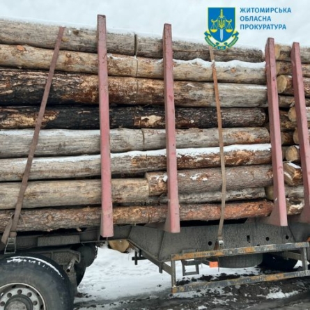 Звягельська прокуратура передала ЗСУ автомобілі, бензин і дрова