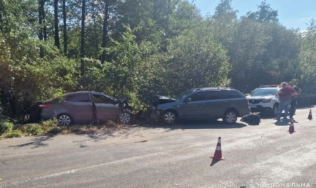 У Житомирському районі двоє водіїв потрапили до лікарні після ДТП