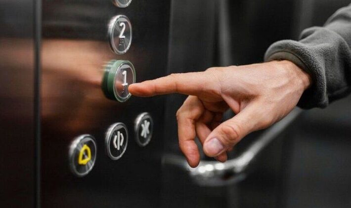 У Житомирі під час перепадів напруги вийшли з ладу 400 ліфтів