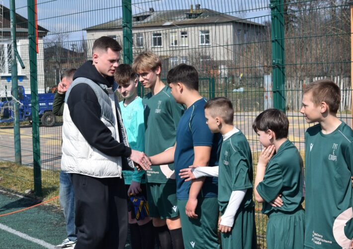 Чемпіон світу Артем Мельник взяв участь у відкритті змагань “Пліч-о-пліч” в Оліївській громаді