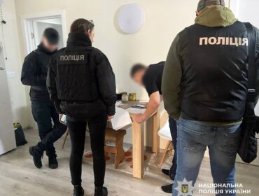 Керівники благодійних фондів Житомирщини переправляли військовозобов’язаних через кордон