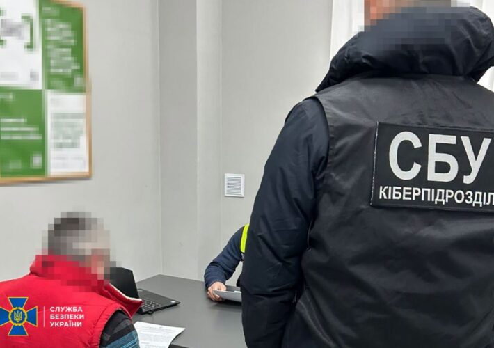 Діяв в інтересах країни-агресора: житомирські поліцейські повідомили про підозру організатору «ботоферми»