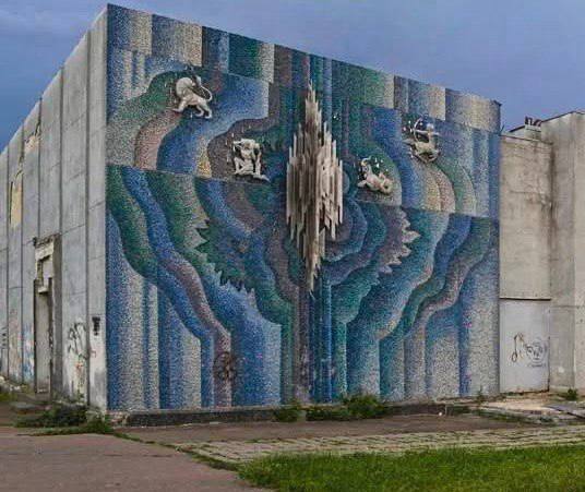 Мозаїчне панно з колишнього кінотеатру «Космос» буде збережено та відтворено на новій будівлі