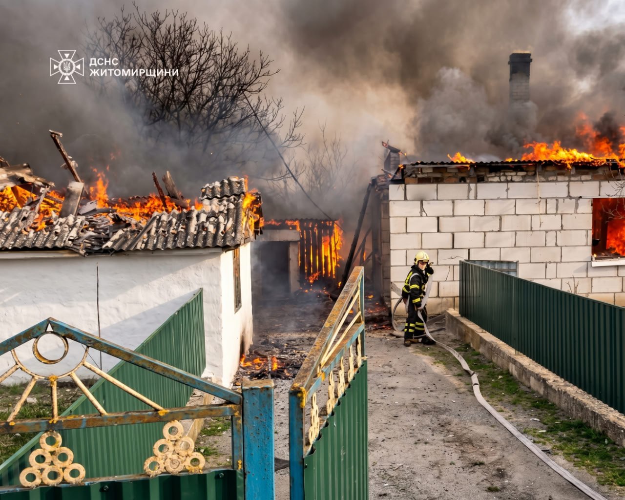 Вчора в селі Щербини Житомирського району рятувальники загасили пожежу, що спалахнула на території приватного домоволодіння