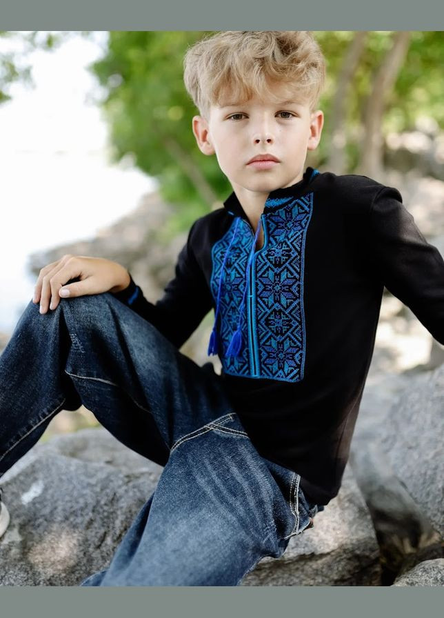 Вишиванка для хлопчика з довгим рукавом.