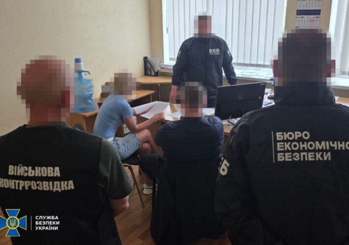 СБУ та БЕБ викрили компанію, яка розкрадала оборонний бюджет під час будівництва командного пункту ЗСУ на Житомирщині