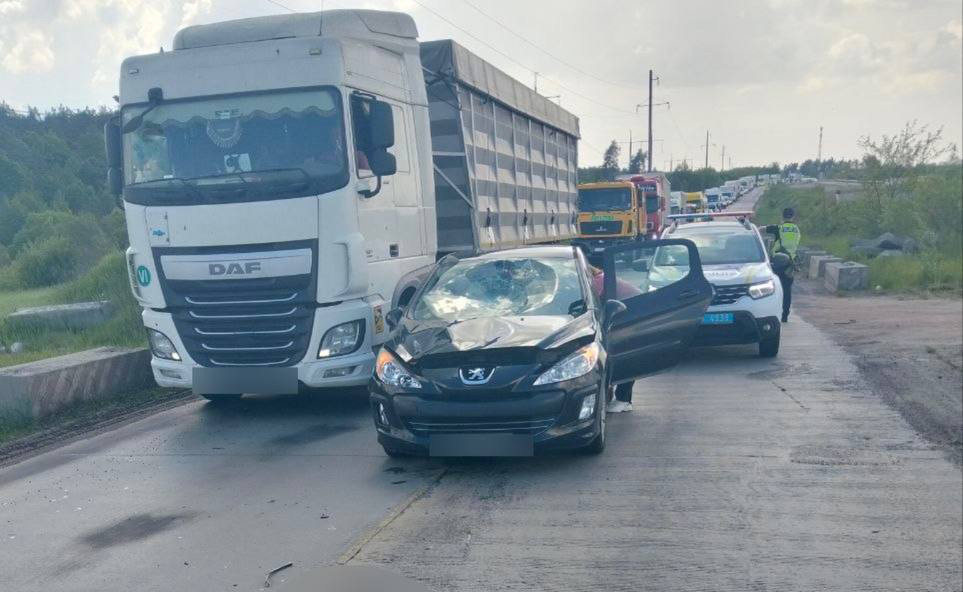 До уваги водіїв! Житомирська область: На 143 км автодороги М-06 Київ — Чоп відбулася ДТП