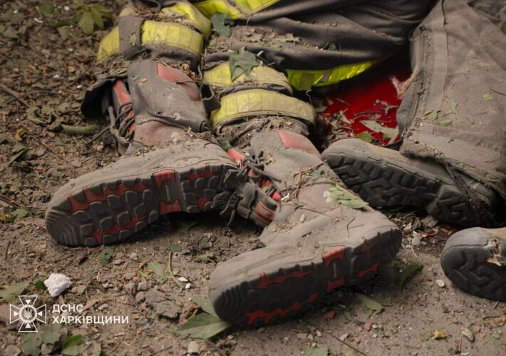 У Харкові під час гасіння пожежі внаслідок повторного російського удару загинуло 5 рятувальників ДСНС. Ще щонайменше 5 – поранено